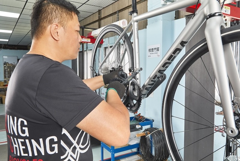 PEDAL BIKE ASSEMBLY